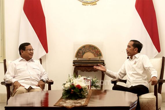 Jokowi dan Prabowo Makin Mesra, Media Australia Sebut Indonesia Defisit Demokrasi - JPNN.COM