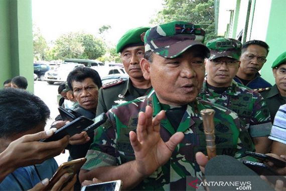 Pangdam Hasanuddin Minta Para Istri Anggota TNI Kendalikan Jari - JPNN.COM