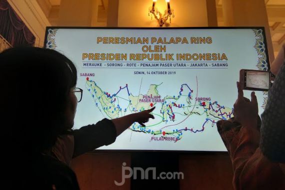 Presiden Jokowi Resmikan Operasional Palapa Ring di Istana - JPNN.COM