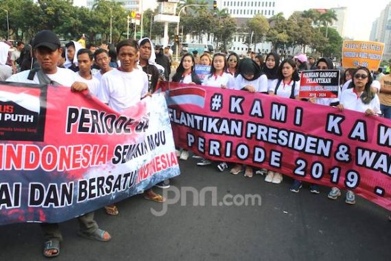 Gelar Aksi di Patung Kuda, Harapkan 01 & 02 Menyatu saat Pelantikan Jokowi - JPNN.COM
