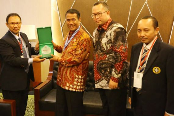 Ubah Wajah Pertanian Indonesia, Mentan Amran Diganjar Penghargaan - JPNN.COM