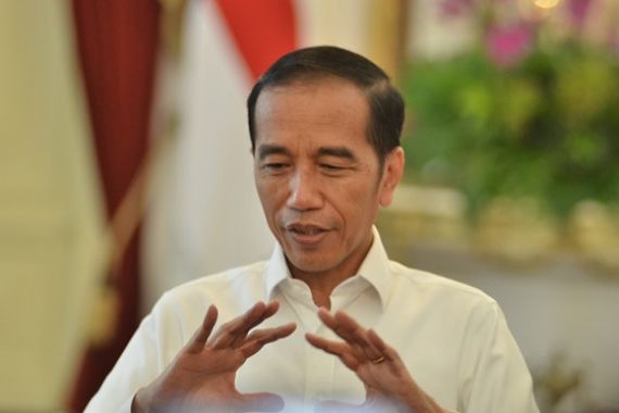 Pak Jokowi Mengaku Tak Perintahkan Polri Larang Demo Jelang Pelantikannya - JPNN.COM