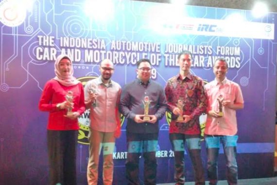 Wuling Almaz Didaulat Jadi Mobil Terbaik Versi Wartawan Otomotif 2019 - JPNN.COM