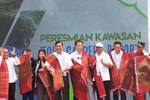 Luhut: Presiden Jokowi Ingin Rumah Adat di Kawasan Danau Toba Dikembalikan Seperti Aslinya - JPNN.COM