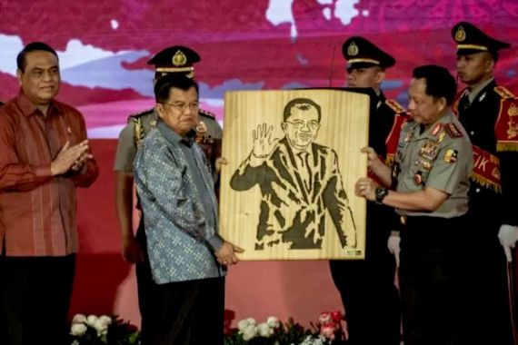 Cendera Mata dan Pujian dari Polri untuk Pak JK Jelang Purnajabatan - JPNN.COM