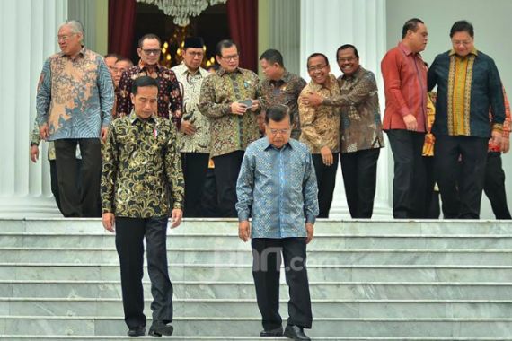 Mengharukan, Perpisahan Jokowi dan Para Menteri Kabinet, Ada Yang Berangkulan - JPNN.COM