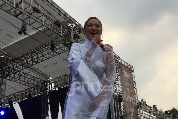 Pesan Perdamaian Siti Badriah di Konser 'Musik Untuk Republik' - JPNN.COM