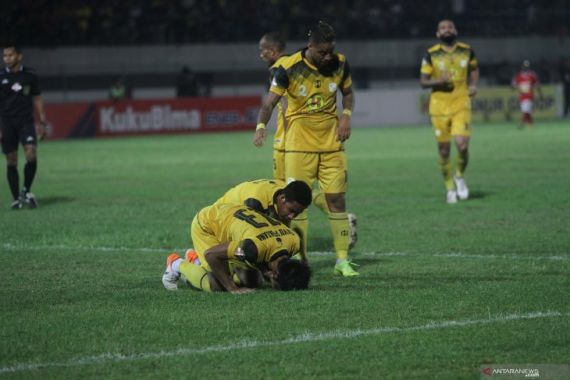 Torres Hattrick, Barito Putera Lumat Perseru Badak Lampung FC - JPNN.COM