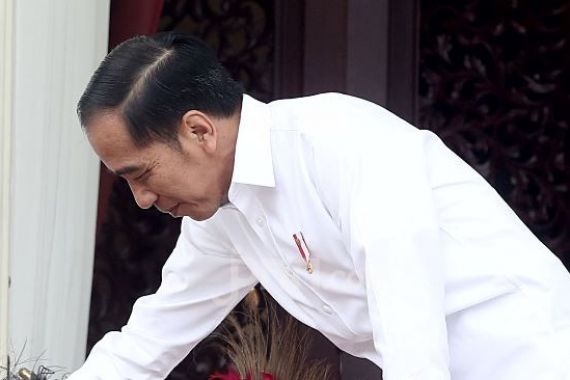 Sedang Mandi, Pak Eko Ditelepon Presiden Jokowi - JPNN.COM