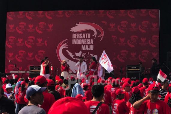 Ria Ricis Hingga Jamrud Meriahkan Acara Nobar Pelantikan Jokowi di Monas - JPNN.COM