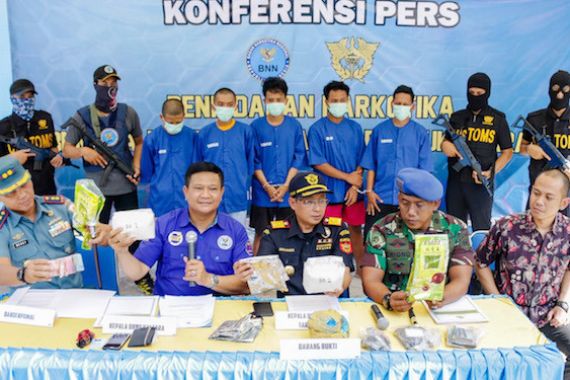 Bea Cukai Berhasil Gagalkan Penyelundupan 2 Kg Narkotika dari Malaysia - JPNN.COM