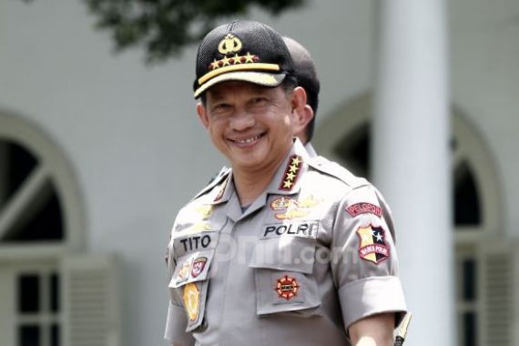 Presiden Jokowi Berhentikan Tito Karnavian dari Jabatan Kapolri - JPNN.COM