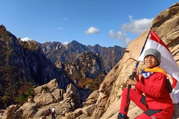 Pendaki Cilik Fayyadh Syafiq Menjelajah Alam di Gunung Seorak - JPNN.COM