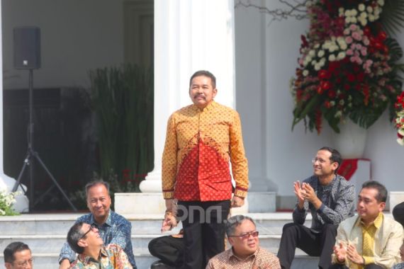 Profil ST Burhanuddin: Melanglang Buana di Indonesia Timur, Kini jadi Jaksa Agung - JPNN.COM