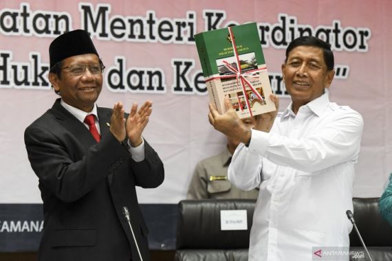 Mahfud MD Sudah Dua Kali Gantikan Posisi Wiranto, Begini Kesannya - JPNN.COM