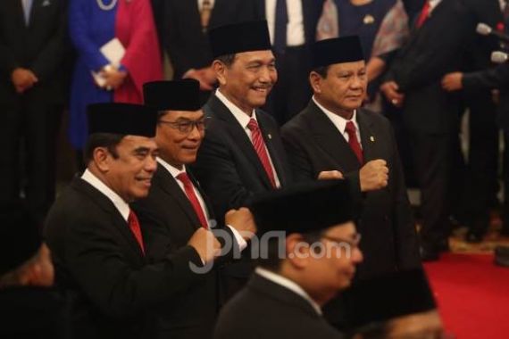 Menteri yang Bertahan dan Bergeser di Kabinet Jokowi - JPNN.COM