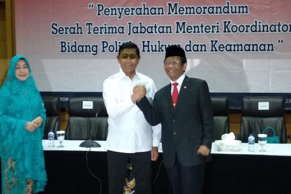 Tak Menyangka Wiranto Mau Repot, Mahfud MD Mengaku Sangat Terharu - JPNN.COM