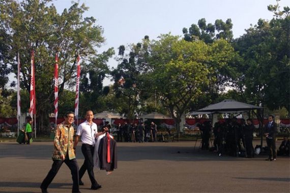 Calon Pembantu Presiden Jokowi Disuruh Pakai Batik - JPNN.COM