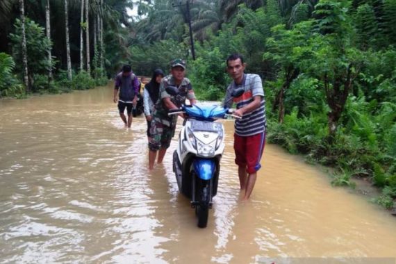 Hujan Turun, Ratusan Rumah Warga Terendam Banjir - JPNN.COM