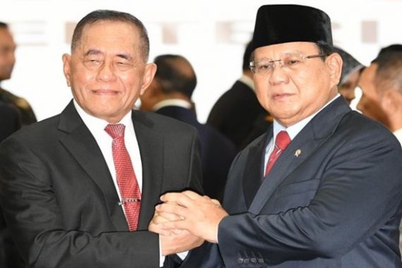 Prabowo kepada Ryamizard: Old Soldiers Never Die And They Never Fade Away - JPNN.COM