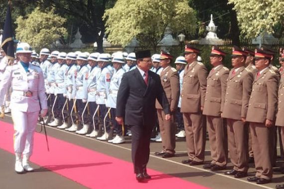 Menhan Prabowo Bakal Kunjungi Pabrik Senjata Pekan Ini - JPNN.COM