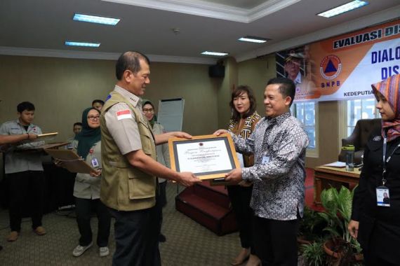 Pelni Sabet Penghargaan Penanganan Tanggap Darurat Bencana Gempa Bumi - JPNN.COM