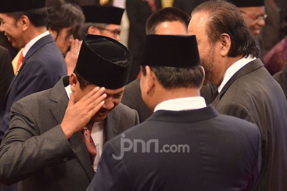 Momen Prabowo Tak Membalas Salam Hormat Trenggono di Hadapan Surya Paloh - JPNN.COM