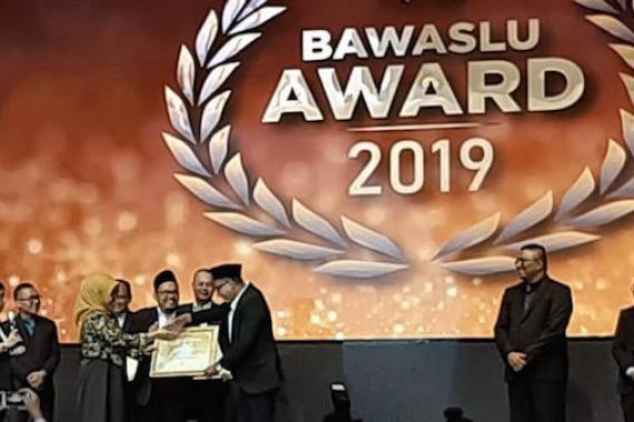 Gakkumdu Bawaslu Kota Jakarta Utara Raih Bawaslu Award 2019 - JPNN.COM
