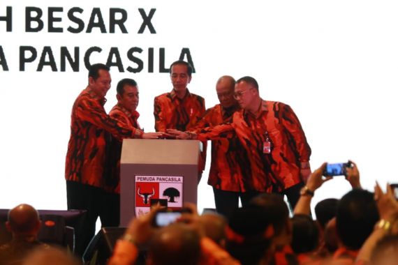 Jokowi Ajak Pemuda Pancasila Mewujudkan Indonesia Emas 2045 - JPNN.COM