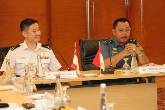 Keren...Ini Contoh Sukses dari Kerja Sama TNI AL dan Angkatan Laut Singapura - JPNN.COM