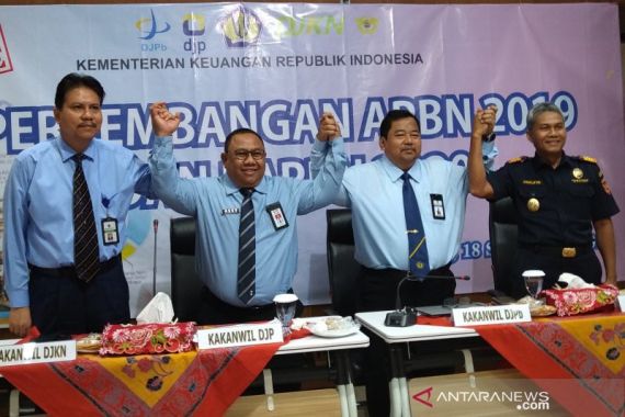 Rokok Ilegal Senilai Rp 1,3 Miliar Diselundupkan Menggunakan Truk - JPNN.COM