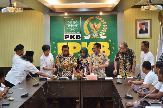 Sambangi Fraksi PKB DPR, Petani Tembakau Minta Diselamatkan dari Kenaikan Cukai - JPNN.COM