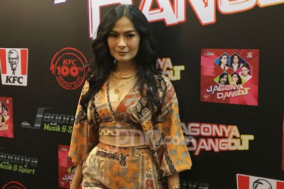 Soal Lesti Kejora dan Rizky Billar, Iis Dahlia Mengaku Cuma Bisa Melakukan Ini - JPNN.COM