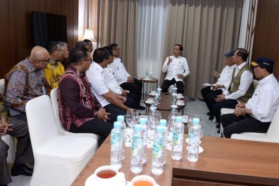 Jokowi Akan Menindaklanjuti Keluhan Gubernur Maluku Soal APBD - JPNN.COM