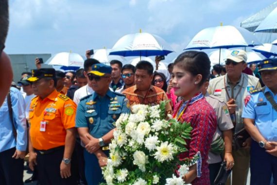 Tabur Bunga di Laut Mengenang Para Korban Kecelakaan Pesawat Lion Air JT 610 - JPNN.COM