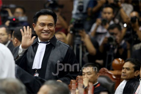 Umur Prabowo 72 Tahun, Yusril Minta MK Tolak Permohonan Pembatasan Usia Maksimal Capres - JPNN.COM