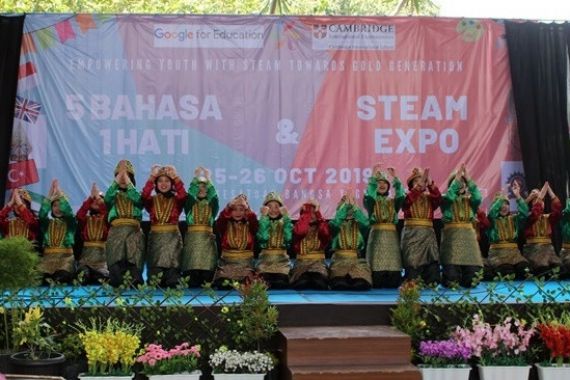 Festival 5 Bahasa 1 Hati 2019: Menumbuhkan Kecintaan Anak Didik pada Adat Istiadat - JPNN.COM