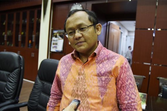 DPR Dukung Menteri Bahlil Kawal Investasi Pabrik Baterai Bernilai Rp 135 Triliun di Bantaeng - JPNN.COM