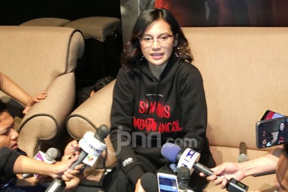 Ketidakrelaan Ibunda Indah Permatasari soal Putrinya Dinikahi Arie Kriting - JPNN.COM