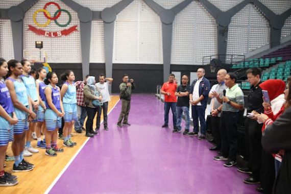 Tinjau Pelatnas Basket Putri di Surabaya, Menpora Berjanji Bantu Naturalisasi Atlet - JPNN.COM
