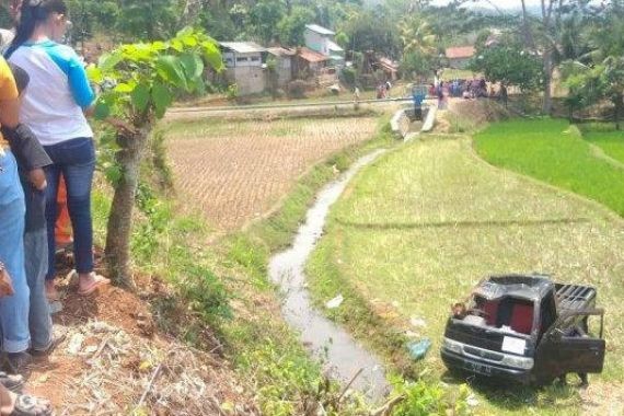 Mobil Pikap Bawa Rombongan Pengantin Terjun ke Sawah, 2 Tewas, 8 Luka-luka - JPNN.COM