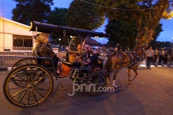 Puluhan Andong Bawa Delegasi Simposium Tekstil ASEAN ke Suasana Jogja - JPNN.COM