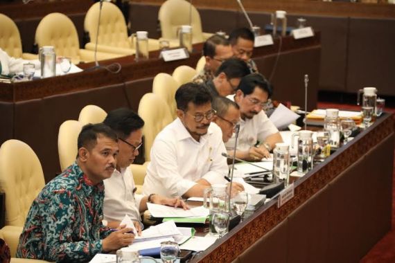 Hadir Raker Perdana di DPR, Mentan Syahrul Tegaskan Pertanian Harus Lebih Maju - JPNN.COM