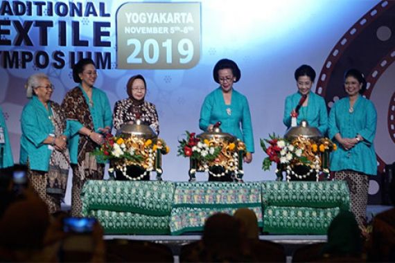 GKR Hemas Buka Simposium Tekstil Tradisional ASEAN 2019 - JPNN.COM
