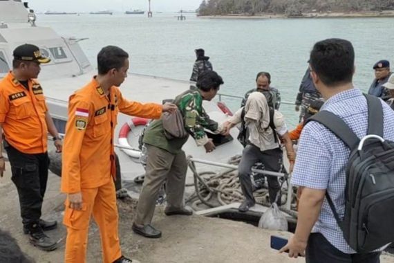 Pencarian Tiga Turis Tiongkok Terkendala Cuaca - JPNN.COM