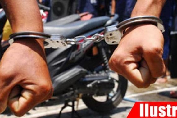 Tak Ada Ampun, Polisi Tembak Kaki Dua Pria Ini - JPNN.COM