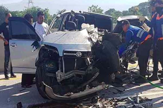 Berita Duka, Iptu Ainur Rofiq Meninggal Dunia Saat Mobil Rombongan Polisi Kecelakaan - JPNN.COM