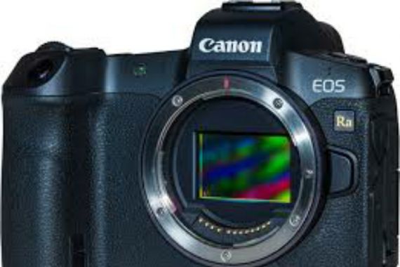 Canon Merilis Kamera Mirrorless untuk Potret Malam Hari - JPNN.COM