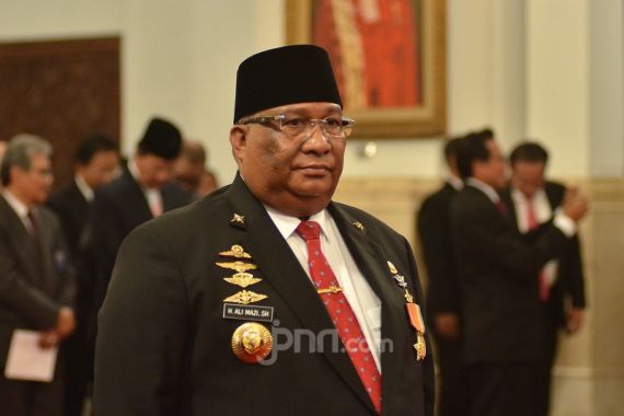Heboh Gubernur Sultra Menghamburkan Uang di Atas Panggung, Menteri Tito Tak Boleh Diam - JPNN.COM
