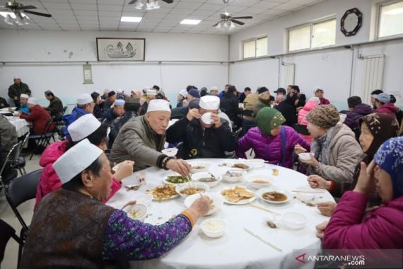Muslim Tiongkok Rayakan Maulid Nabi di Masjid Berusia Dua Abad - JPNN.COM